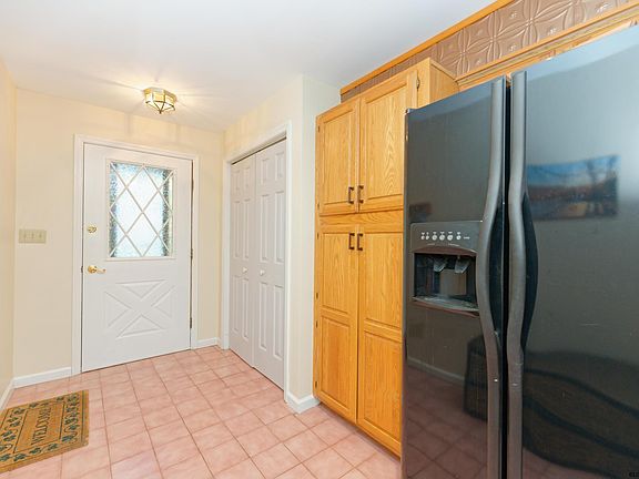 3rd image of 126 Willow Ln
