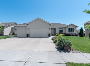 4601 Boulder Ridge Rd, Bismarck, ND 58503