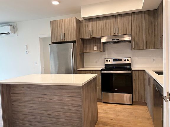 4th image of 1036 Coronation Ave #202