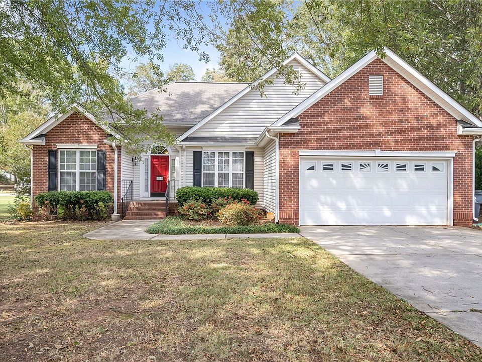 1st image of 203 Harrington Dr