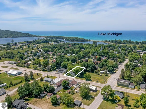 17202 Northwood Hwy, Arcadia, MI 49613