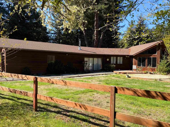 220 Malvin Murphy Ln, Crescent City, CA 95531