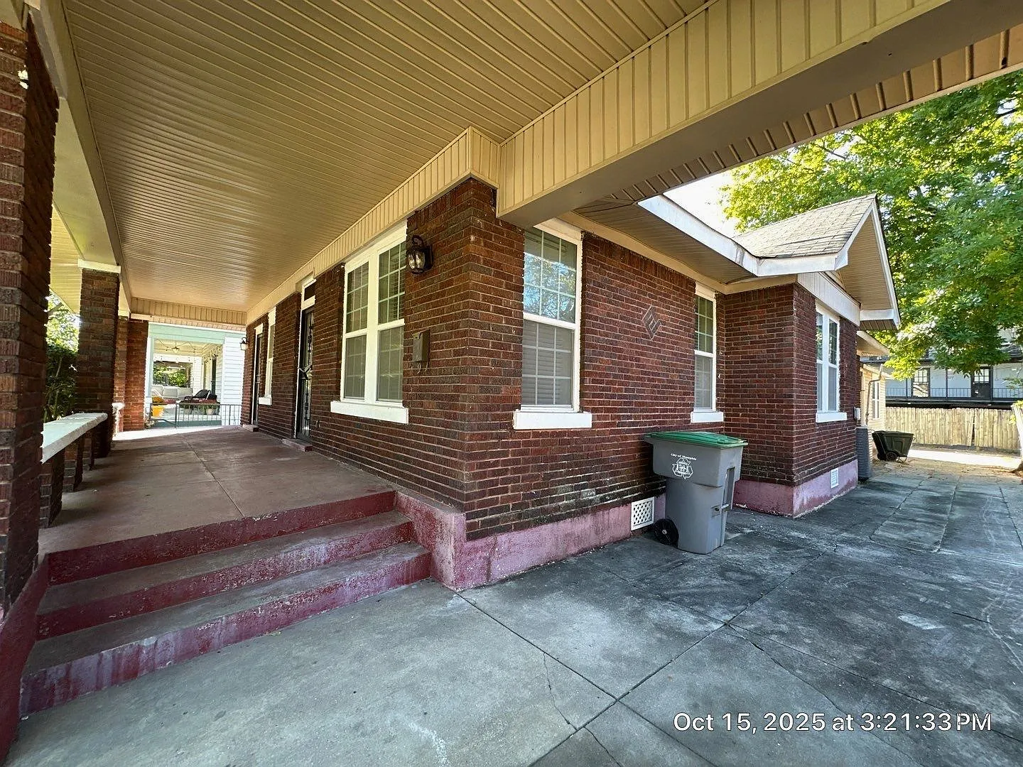 Rhodes Area 4 Bedroom /2.5 Bath House! Gorgeous New Floors — Photo 2