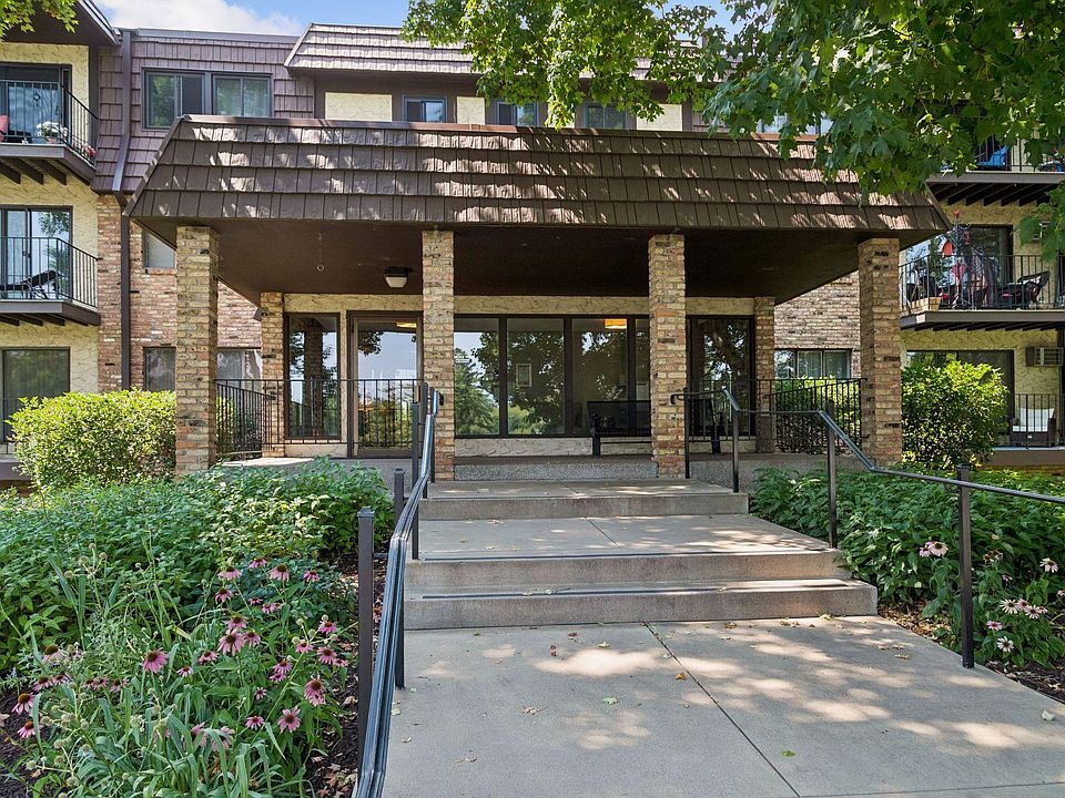 1st image of 215 Barry Ave S APT 112
