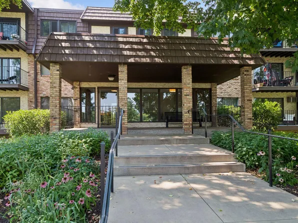 215 Barry Ave S APT 112, Wayzata, MN 55391