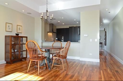4th image of 550 W Wellington Ave APT 7W
