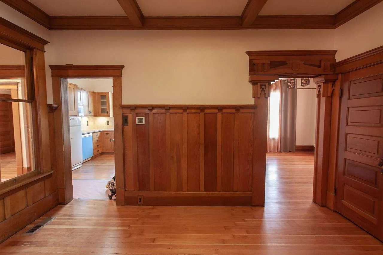 3 bed, 3200 sqft, $3,400 — Photo 4