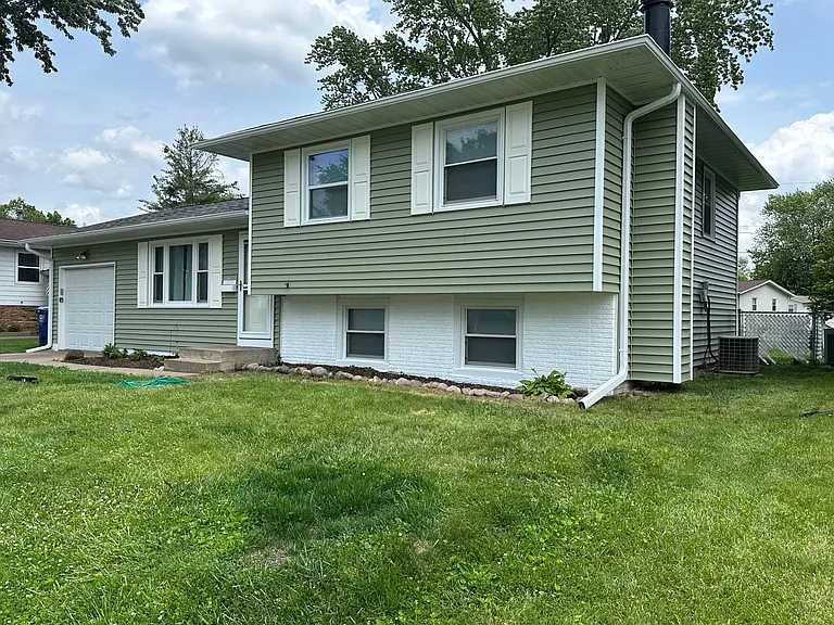 3121 Westmar Dr — Photo 2