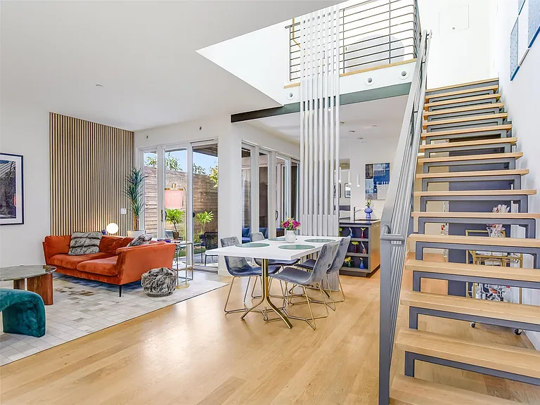 1603 Woodlawn Blvd #D — Photo 2