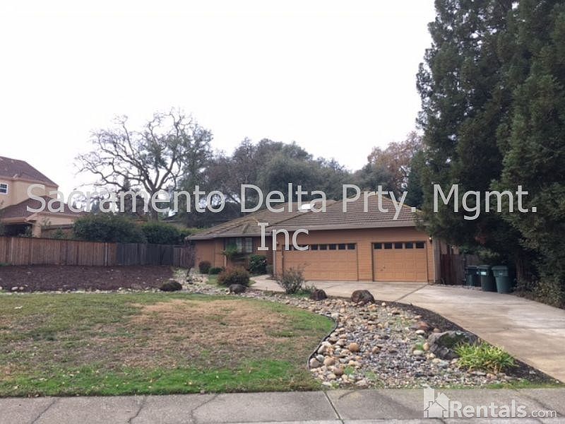 1st image of 9090 Winding Oak Dr