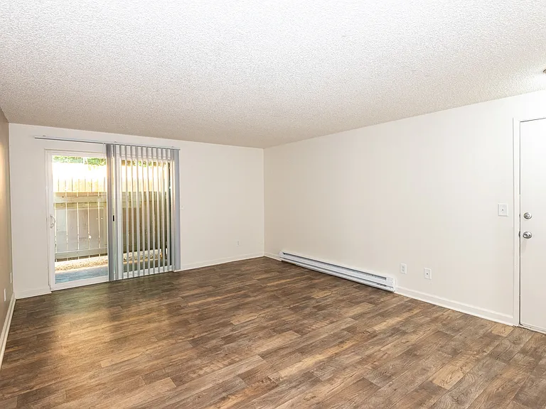 Creekside Commons Apartments — Photo 6