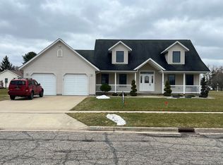 605 Cheshire Dr, Sturgis, MI 49091