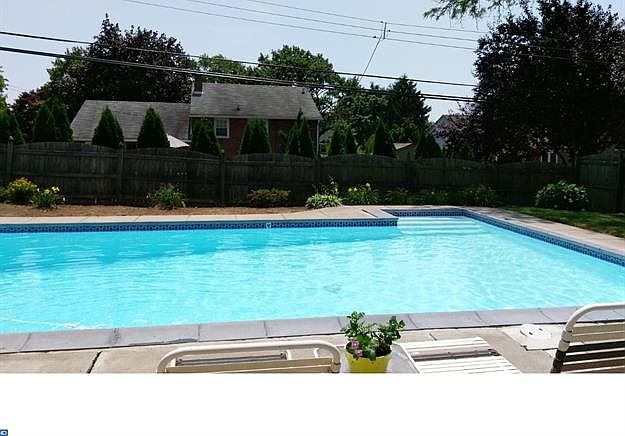 2nd image of 530 Kennerly Rd