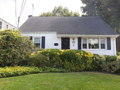 999 Singleton Avenue, Woodmere, NY, 11598