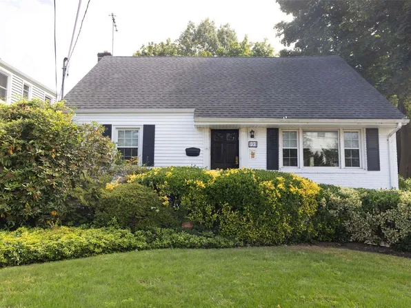 999 Singleton Avenue, Woodmere, NY 11598