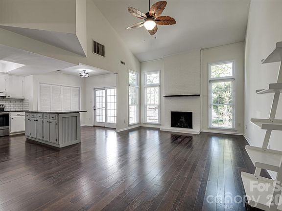 3rd image of 9235 N Vicksburg Park Ct