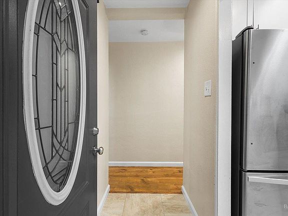 4th image of 232 Twin Oaks Way