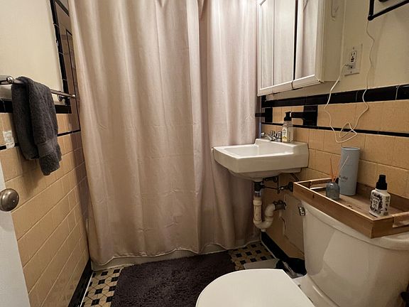5th image of 20 Fairbanks St APT 1
