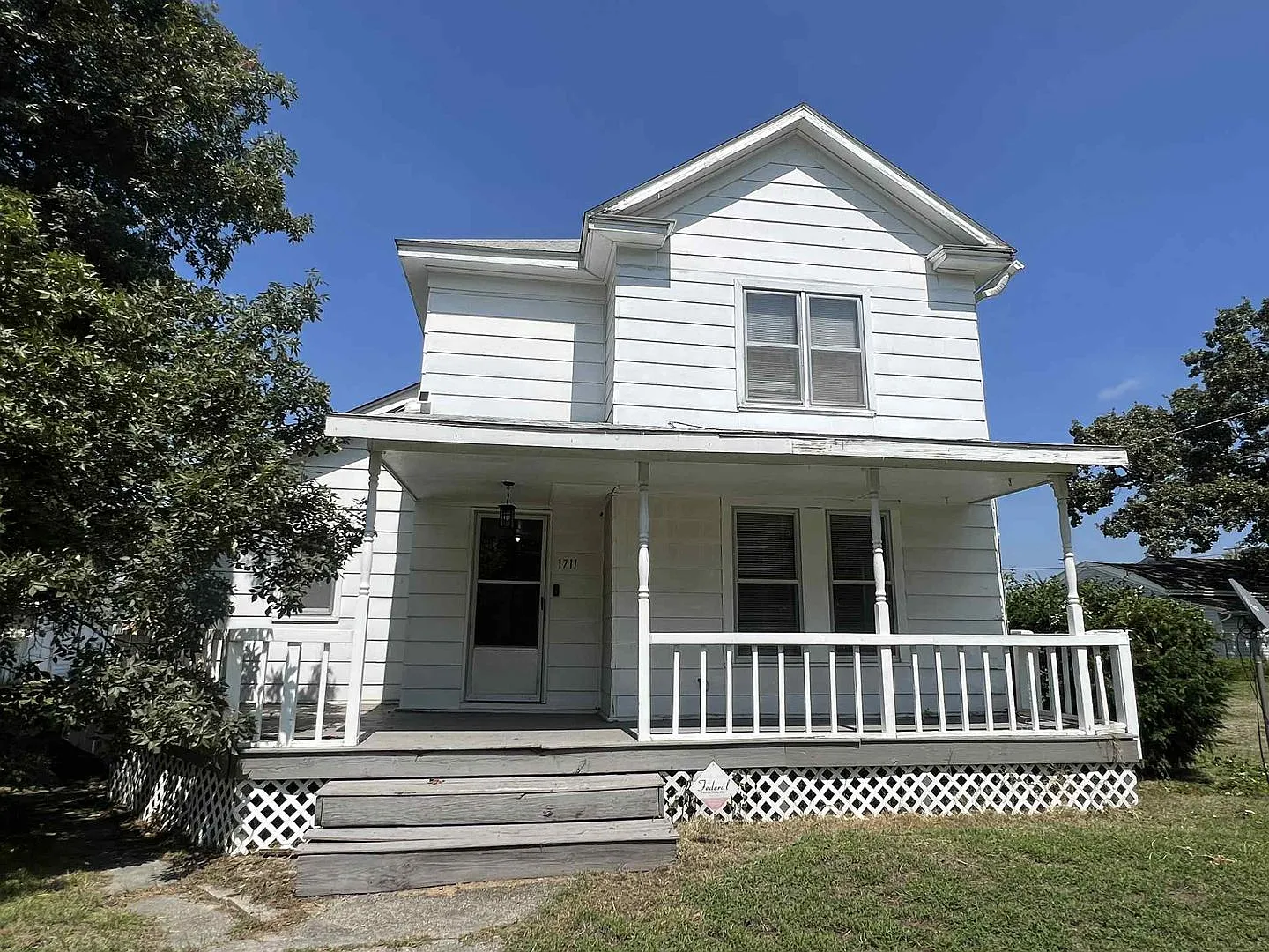 Coming Soon: Charming 3 Bedroom / 2 Bathroom Home With Convenient Back Parking! — Photo 2