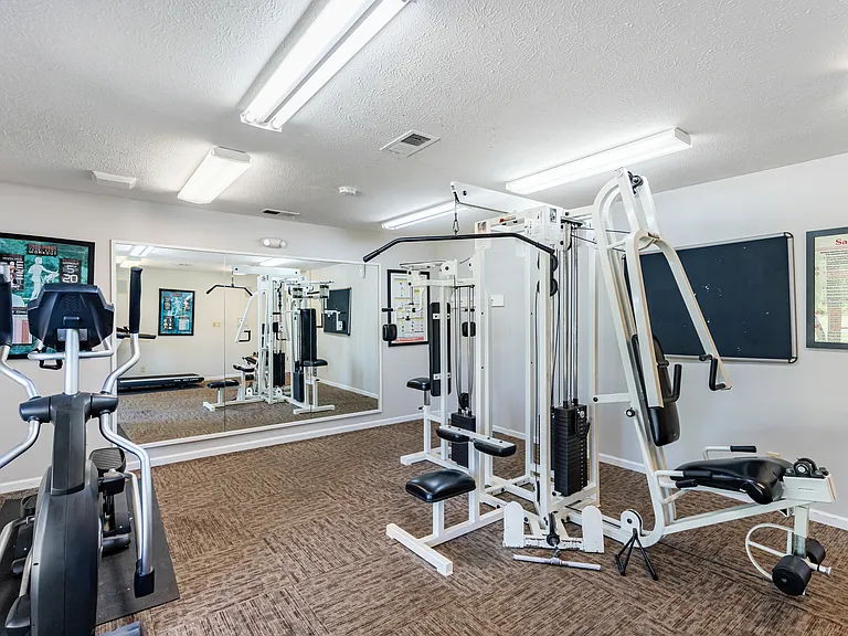 24/hr fitness room
