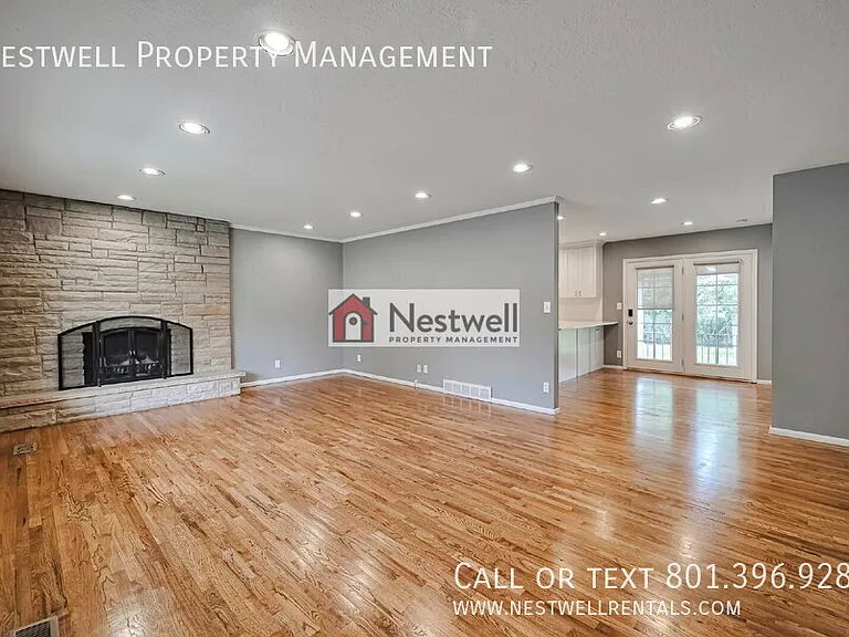 1335 E Maplewood Dr — Photo 13
