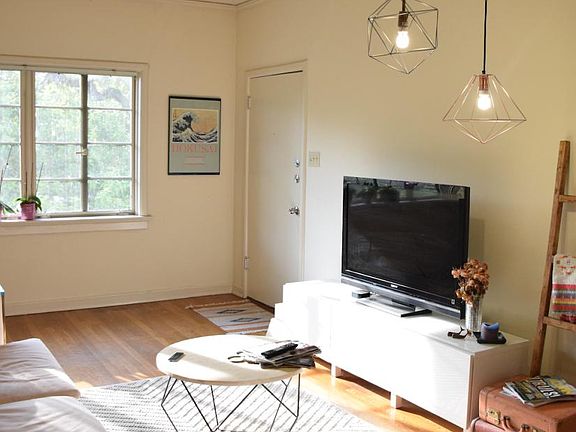 2nd image of 1404 Woodlawn Blvd APT D