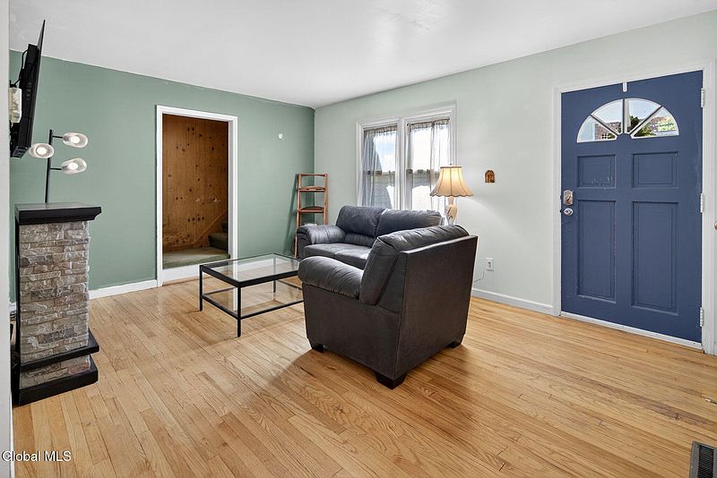2nd image of 5 Alta Road