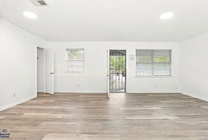 3 bed, 2.0 bath, 1196 sqft, $1,195 — Photo 2