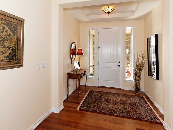 Spacious Entry!