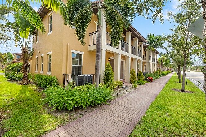 1408 SW 147 Avenue, Pembroke Pines, FL 33027