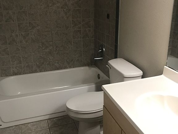 5th image of 105 Oakridge Ct