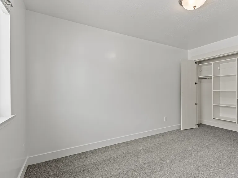 3331 S 1010 W — Photo 10