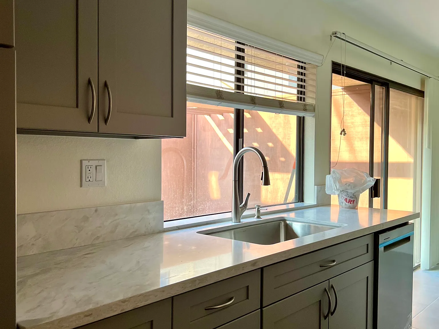 2 bed, 1092 sqft, $3,400 — Photo 2