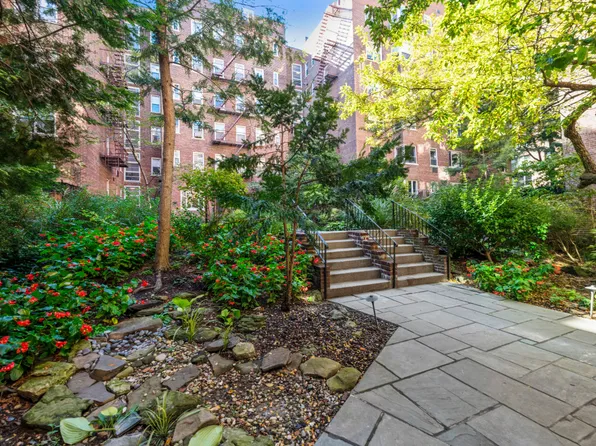 525 East 89th Street 2E image 1 of 18