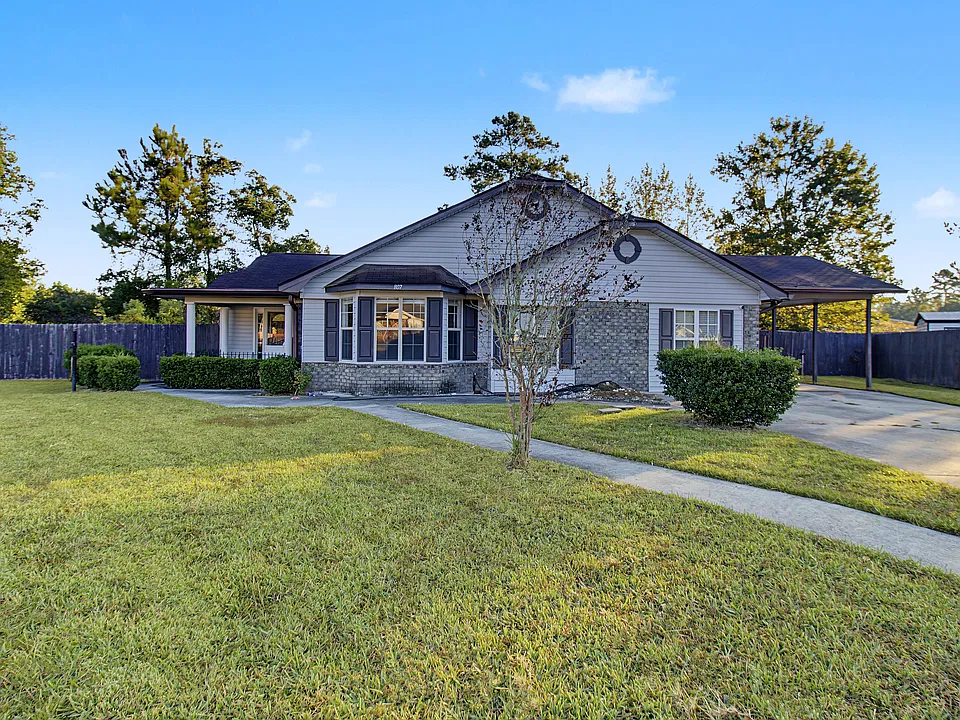 807 Barony Ct