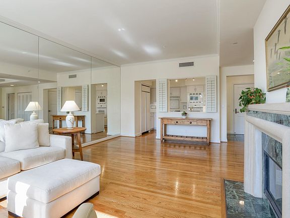 4th image of 555 Byron St APT 310