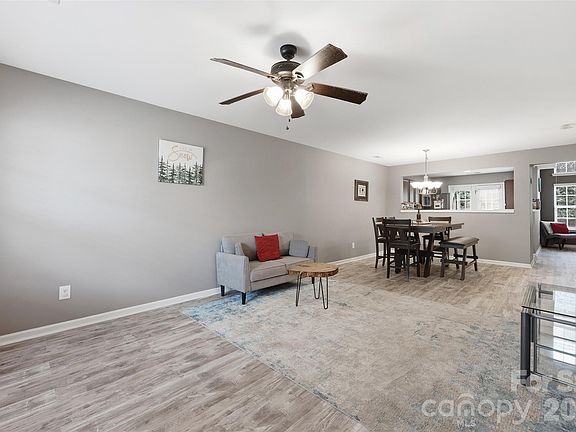 4th image of 3096 Des Prez Ave