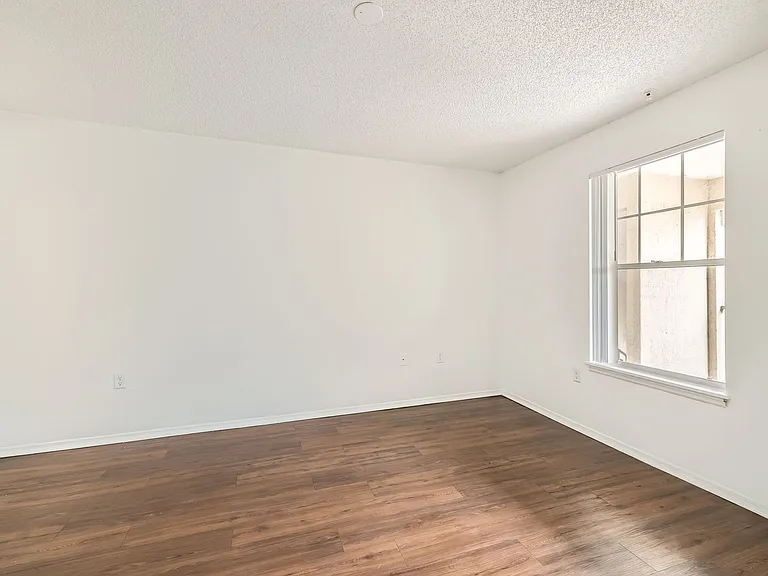 Golden Oaks — Photo 18