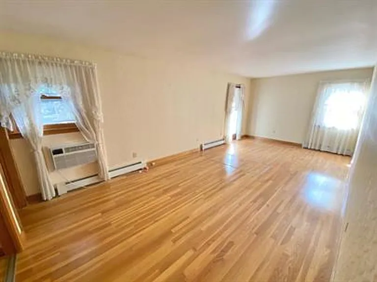 8 Greenwood Ave — Photo 14