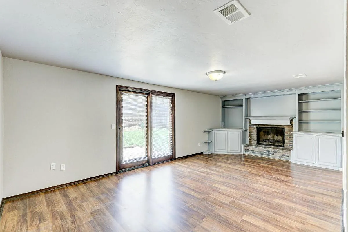 3 bed, 1220 sqft, $1,450 — Photo 2