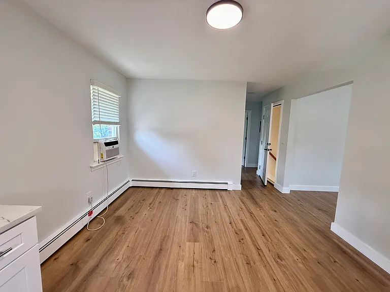 38 Cottage Pl #2 — Photo 8
