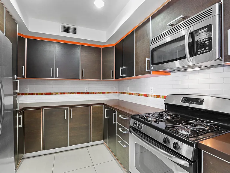 Full-Size Kitchen with Energy-Efficient Appliances and Ample Cabinet Storage