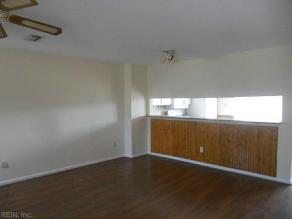 3rd image of 3010 Glastonbury Cir