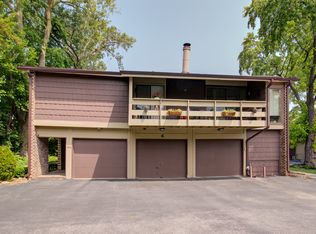 4 W Millstone Ct #A, Palos Hills, IL 60465