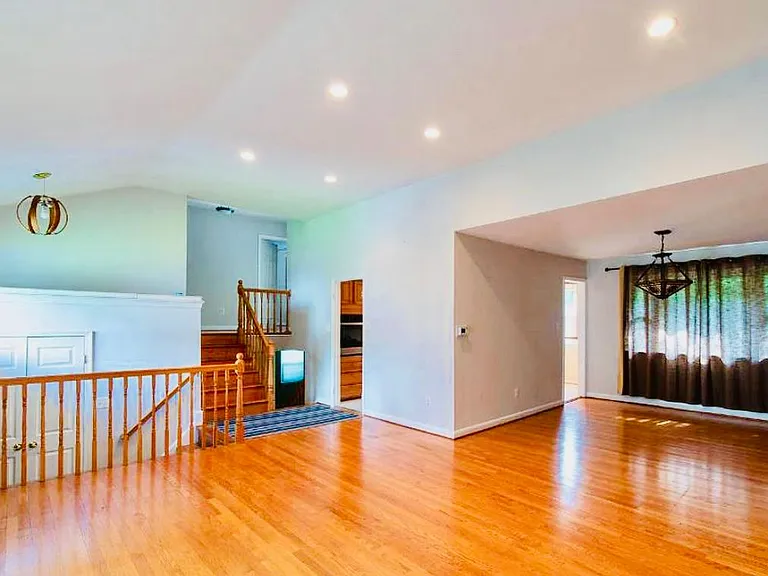 6504 Westland Rd — Photo 2