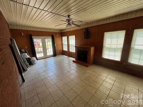 2nd image of 1616 Lazenby St #17
