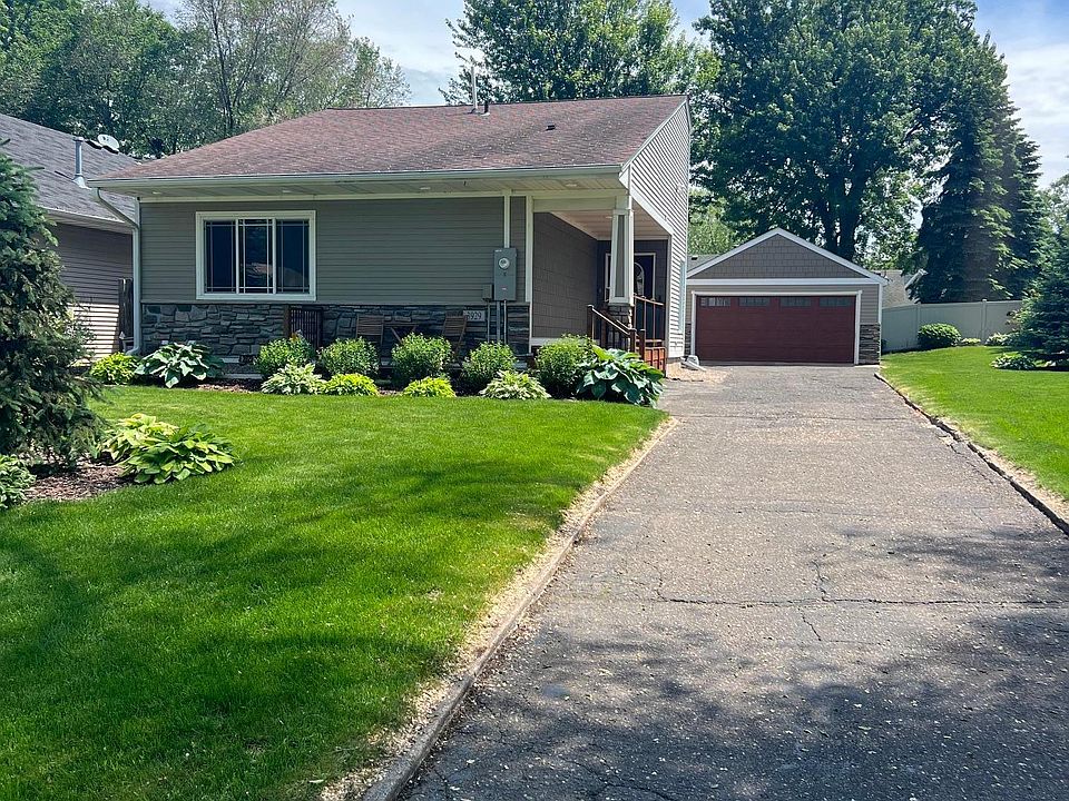 1st image of 3929 Fordham Dr NE