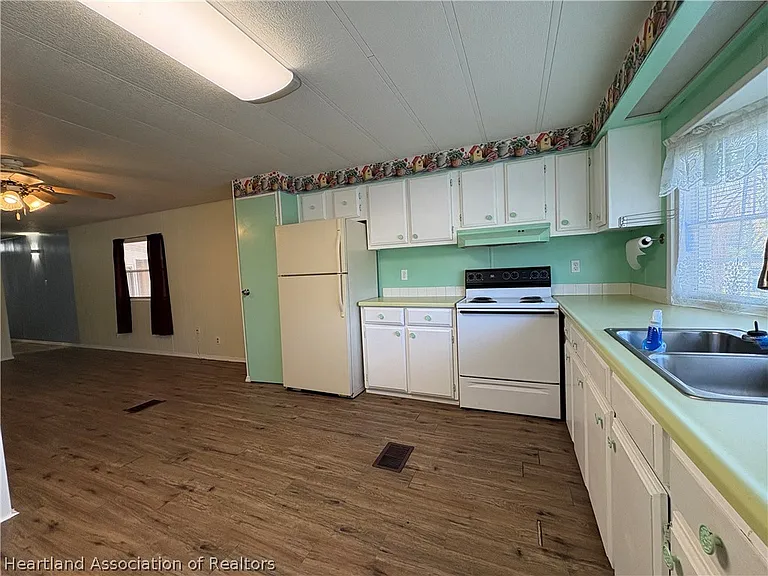 3510 Fairmount Dr — Photo 6