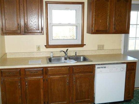 5th image of 200 Riverview Ave