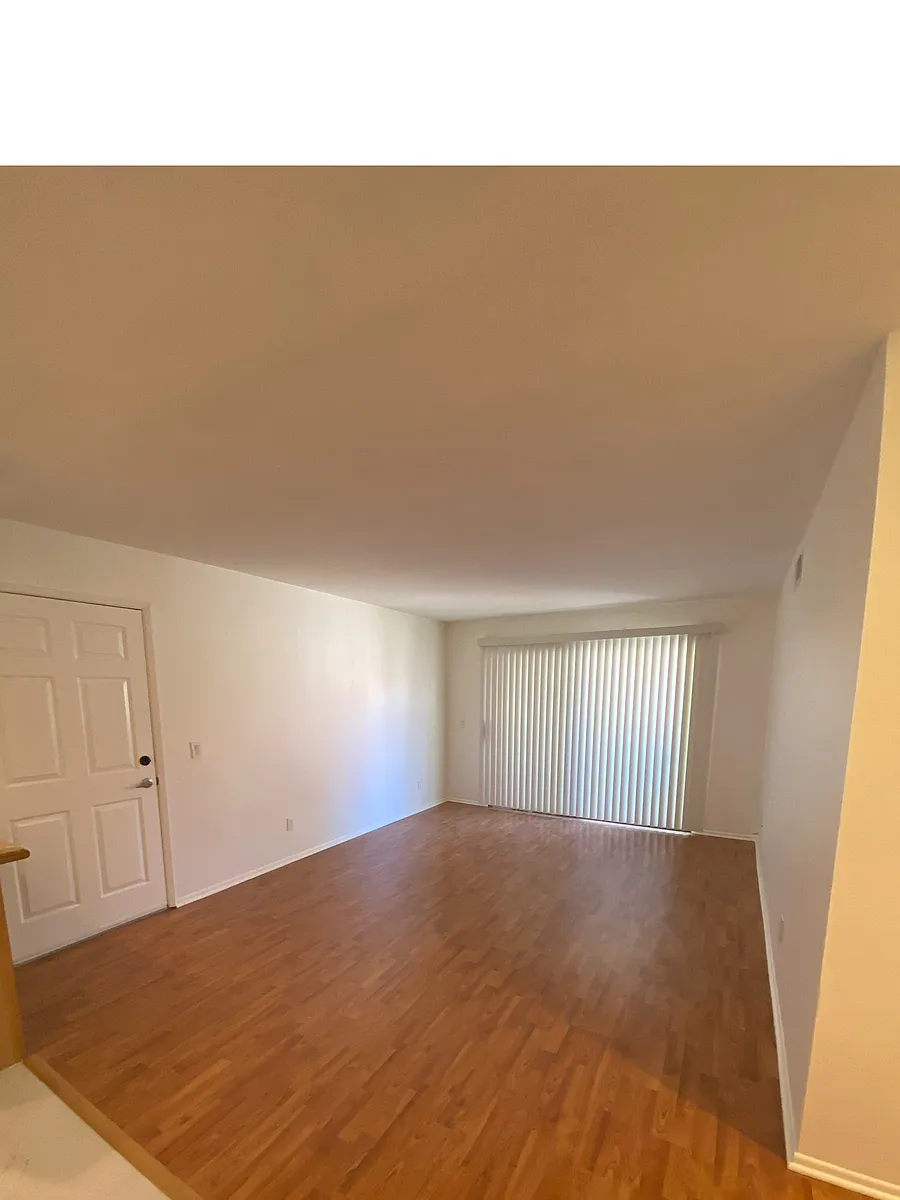 Building Photo - 1130 W Blaine St #204